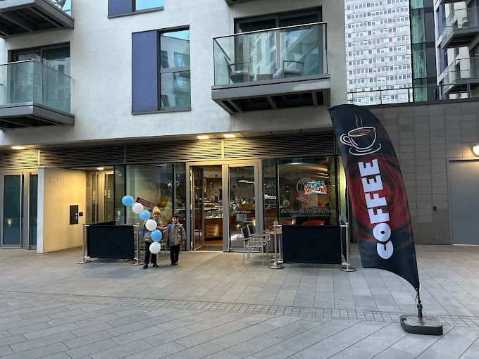 Coffee Shop plus Off Licence in Surrey For Sale