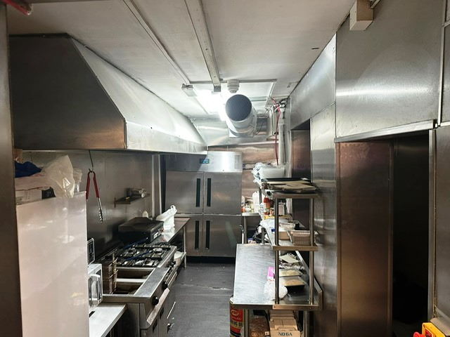 Sell a Fast Food Chicken and Burger Restaurant in North London For Sale