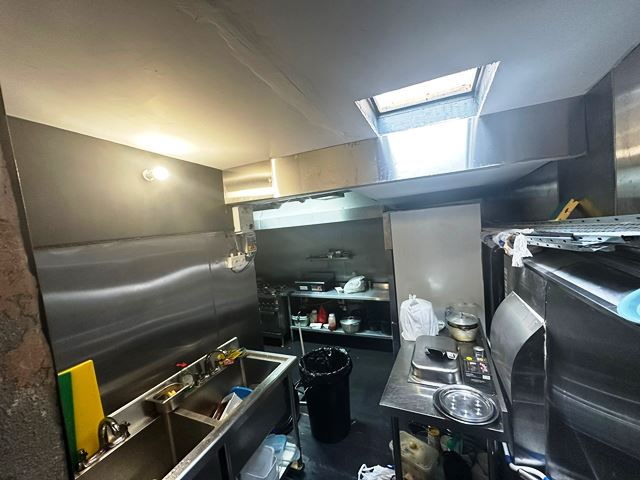 Fast Food Chicken and Burger Restaurant in North London For Sale for Sale