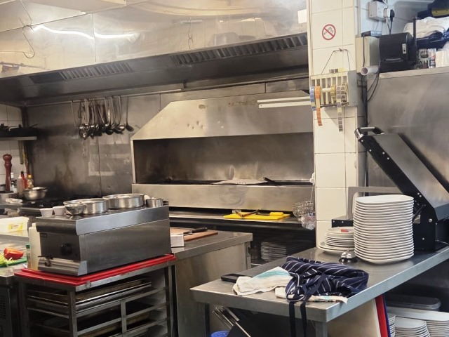 Turkish Restaurant and Cocktail Bar in Hertfordshire For Sale for Sale