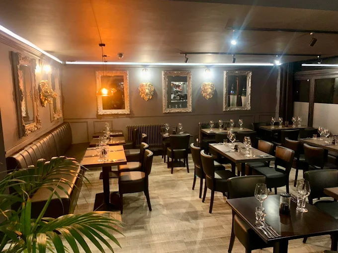 Buy a Attractive Restaurant and Bar in Surrey For Sale