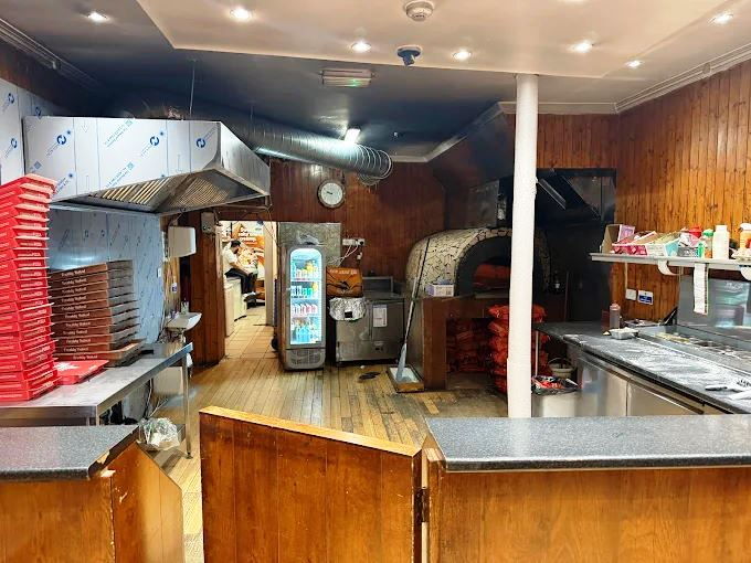 Wood Fired Pizza Restaurant and Takeaway in South London For Sale