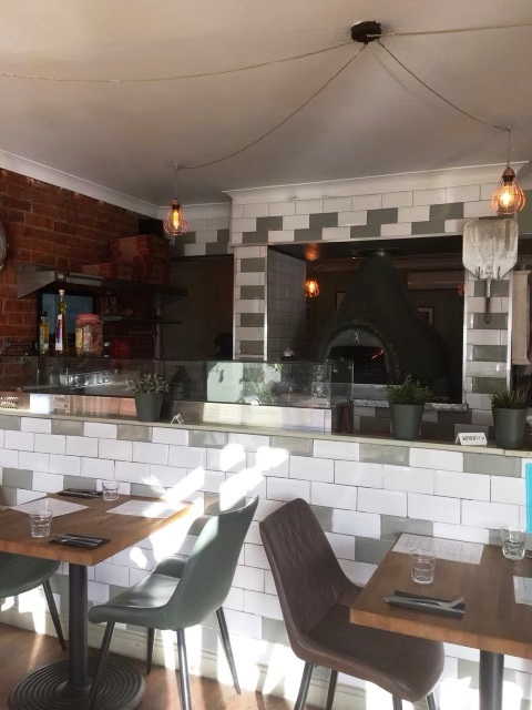 Pizza Restaurant in Marlow For Sale