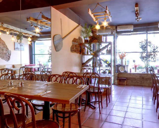 Licensed Italian Restaurant in Putney For Sale for Sale